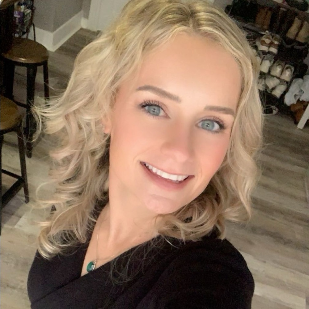 Meet your Posher, Anjelica